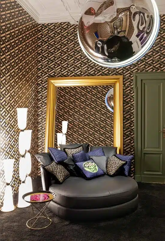 VERSACE AETERNITAS LOVE BED BLACK CUSHIONS SETUP1